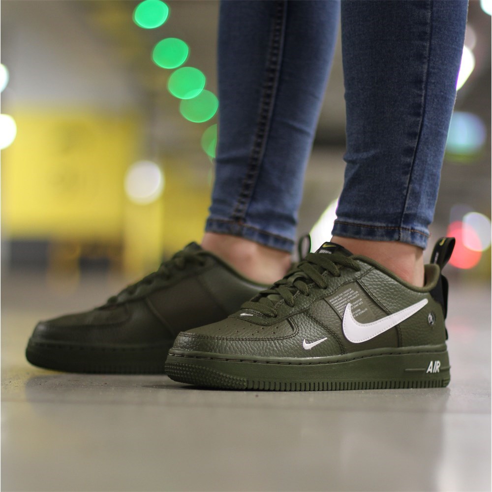 Nike AIR Force 1 LV8 Utility (GS) - AR1708-100 - Size 7y : :  Clothing, Shoes & Accessories